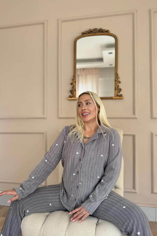 Gri Jantung Desenli Önden Düğmeli Peluş Polar Pijama Takımı - Pijamaevi (2)