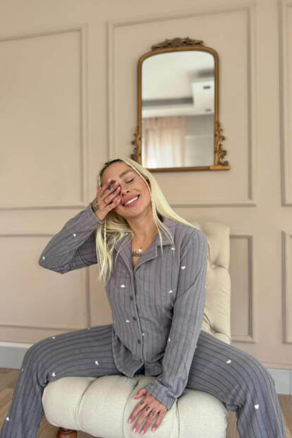 Gri Jantung Desenli Önden Düğmeli Peluş Polar Pijama Takımı - 4
