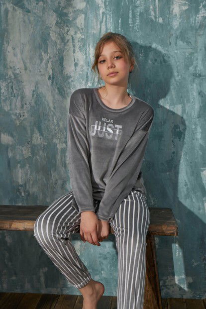 Gri Just Desenli Exclusive Kadife Kız Çocuk Pijama Takımı  - 2