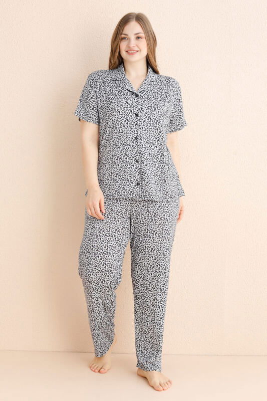 Gri Leopar Desenli Bambu Önden Düğmeli Kısa Kol Büyük Beden Battal Pijama Takımı - Pijamaevi (1)