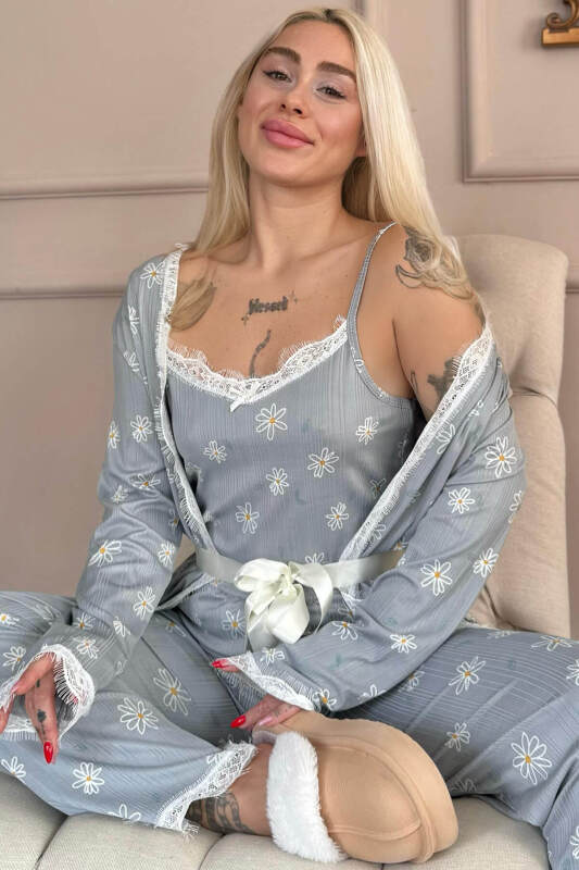 Gri Papatya Desenli Sabahlıklı Pegasus Pijama Takımı - Pijamaevi
