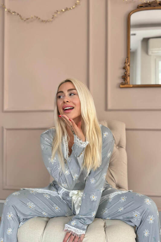 Gri Papatya Desenli Sabahlıklı Pegasus Pijama Takımı - Pijamaevi (1)