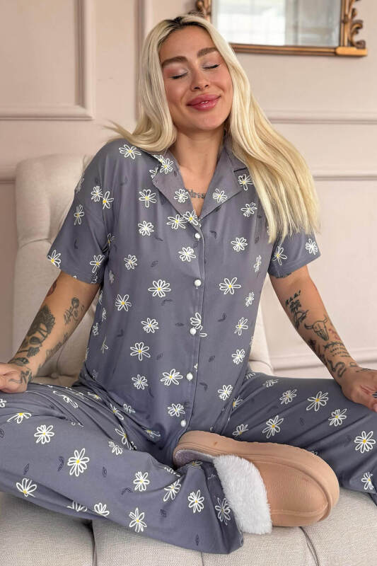 Gri Soft Daisy Desenli Bambu Önden Düğmeli Kısa Kol Pijama Takımı - Pijamaevi