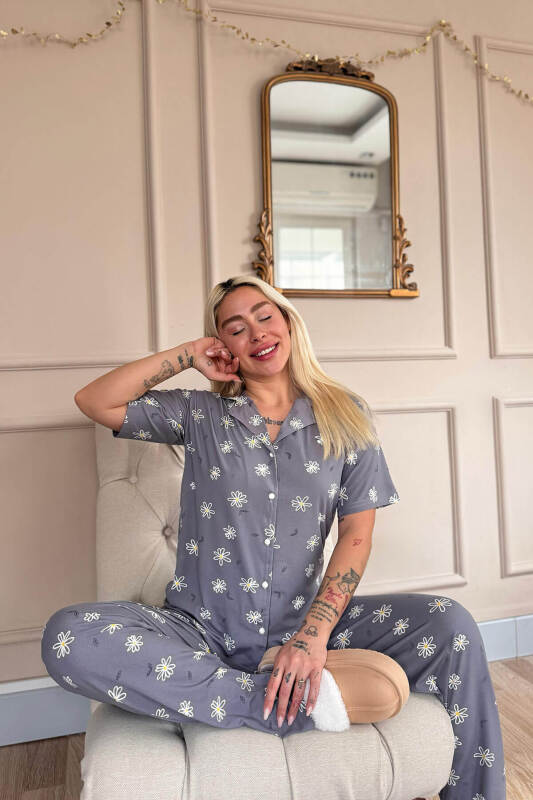 Gri Soft Daisy Desenli Bambu Önden Düğmeli Kısa Kol Pijama Takımı - Pijamaevi (2)
