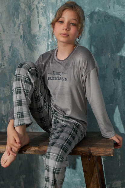 Gri Sundays Desenli Exclusive Kadife Kız Çocuk Pijama Takımı  - 7