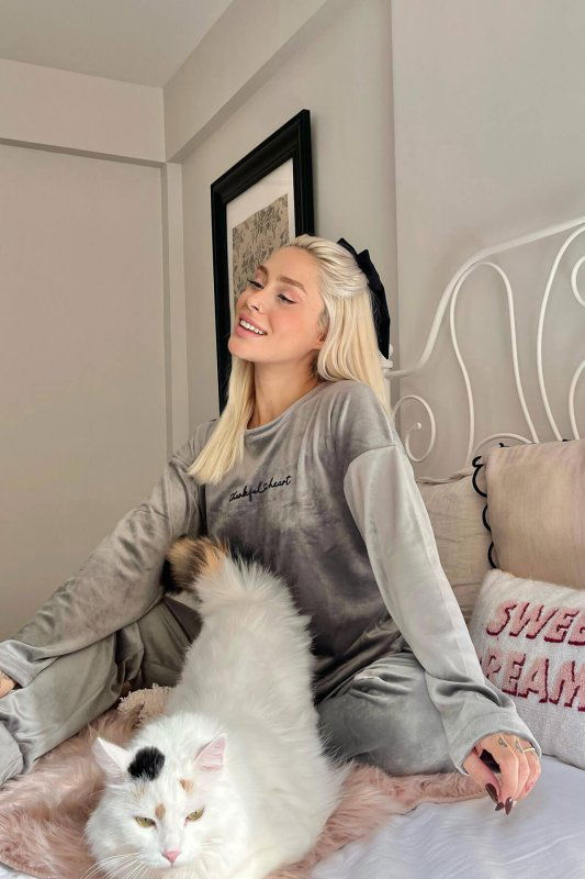 Gri Thankful Desenli Exclusive Kadife Kadın Pijama Takımı  - Pijamaevi (1)
