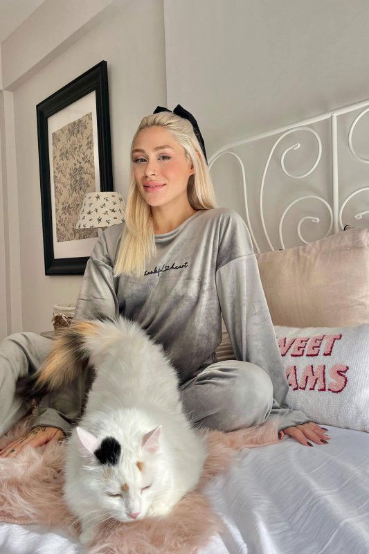 Gri Thankful Desenli Exclusive Kadife Kadın Pijama Takımı  - Pijamaevi (2)