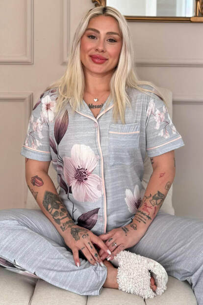 Gris Magnolia Desenli Bambu Önden Düğmeli Kısa Kol Pijama Takımı - 1
