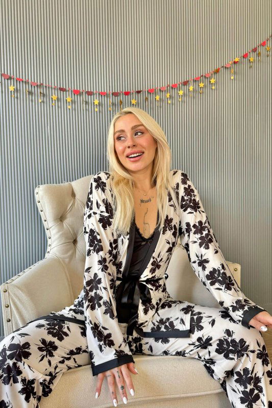 Siyah Flore Exclusive Örme Sabahlıklı Kadın Pijama Takımı - Pijamaevi (1)