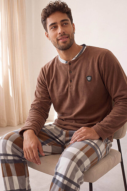 Kahve Beyaz Ekose Desenli Polar Erkek Pijama Takımı 