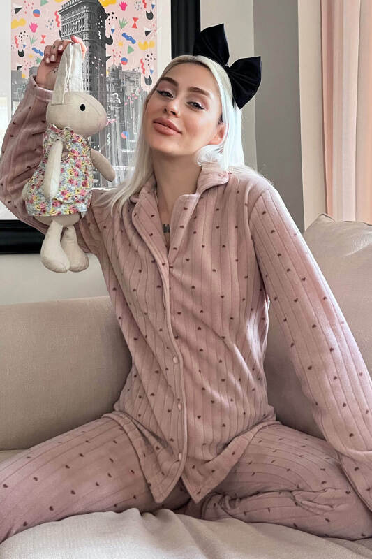 Kahve Kalp Desenli Önden Düğmeli Peluş Polar Pijama Takımı - Pijamaevi