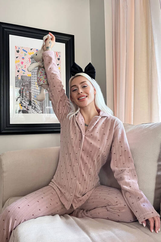 Kahve Kalp Desenli Önden Düğmeli Peluş Polar Pijama Takımı - Pijamaevi (1)