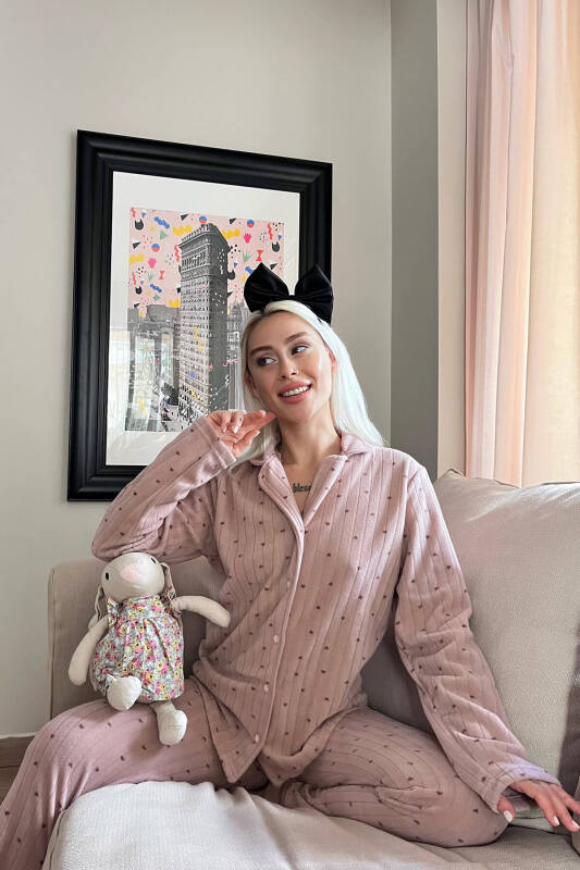 Kahve Kalp Desenli Önden Düğmeli Peluş Polar Pijama Takımı - Pijamaevi (2)