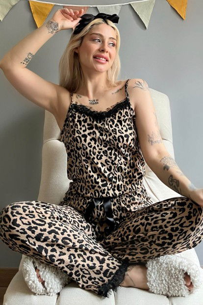 Kahve Leopar Baskılı Dantelli İp Askılı Örme Kadın Pijama Takımı 