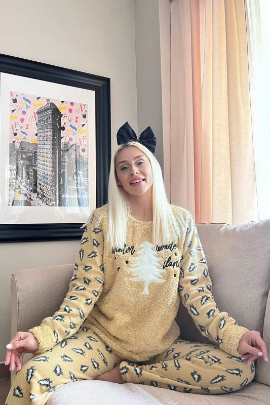 Kahve Wonder Land Desenli Kadın Peluş Pijama Takımı - Pijamaevi (2)