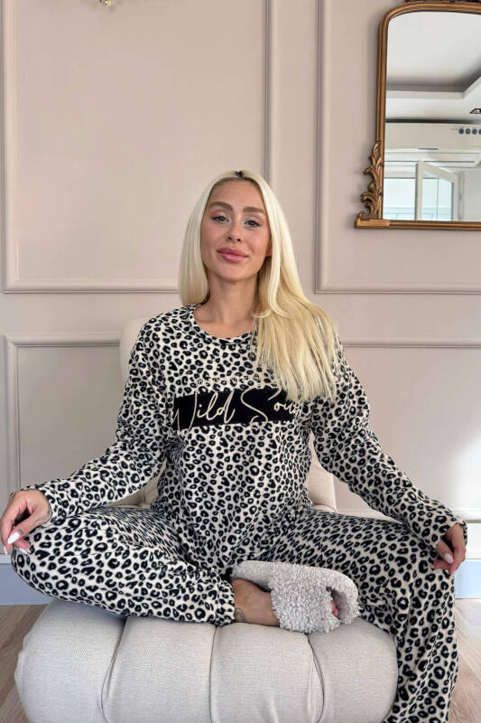 Kahverengi Wild Soul Desenli Peluş Polar Pijama Takımı - Pijamaevi (1)