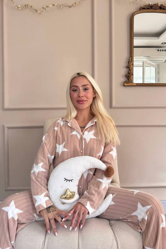 Karamel Yıldız Desenli Önden Düğmeli Peluş Polar Pijama Takımı - Pijamaevi (3)