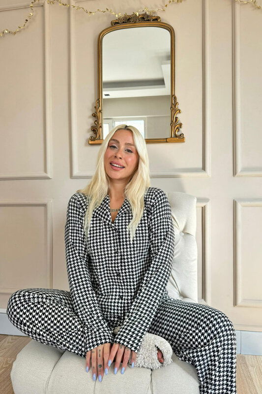 Kazayağı Baskılı Önden Düğmeli Uzun Kollu Kadife Pijama Takımı - Pijamaevi (2)