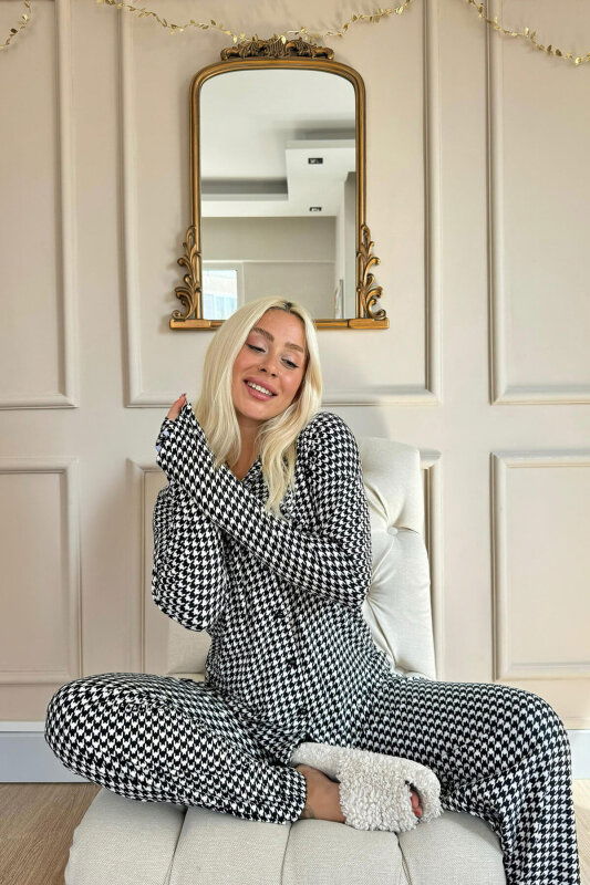 Kazayağı Baskılı Önden Düğmeli Uzun Kollu Kadife Pijama Takımı - Pijamaevi (3)