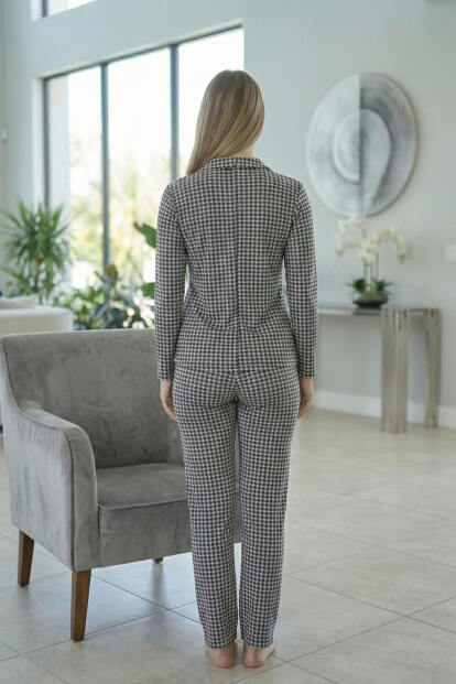 Kazayağı Baskılı Önden Düğmeli Uzun Kollu Kadife Pijama Takımı - 5