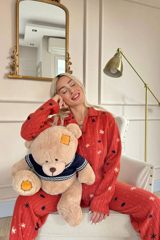Kiremit Çam Desenli Önden Düğmeli Peluş Polar Pijama Takımı - Pijamaevi (2)