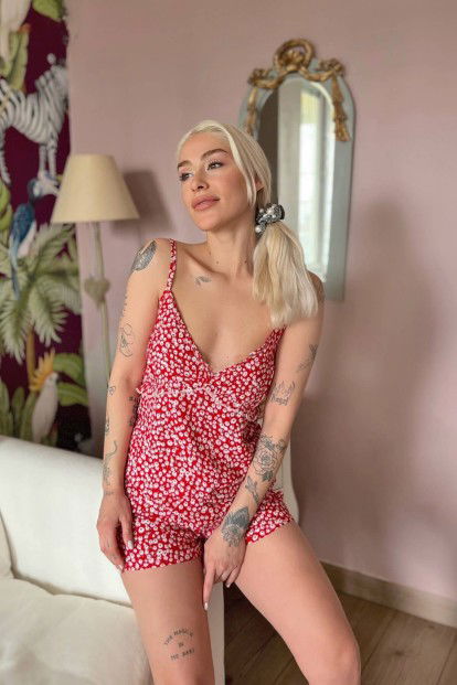 Kırmızı Daisy Baskılı Dokuma İp Askı Şortlu Pijama Takımı - 3