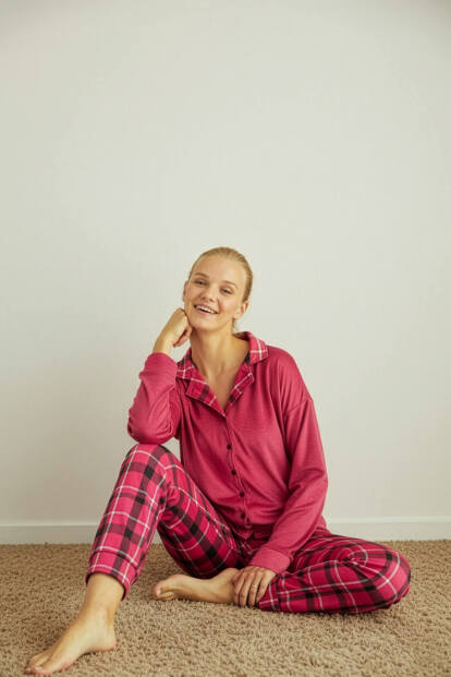 Kırmızı Ekose Desenli Termal Önden Düğmeli Uzun Kollu Kadın Pijama Takımı - 3