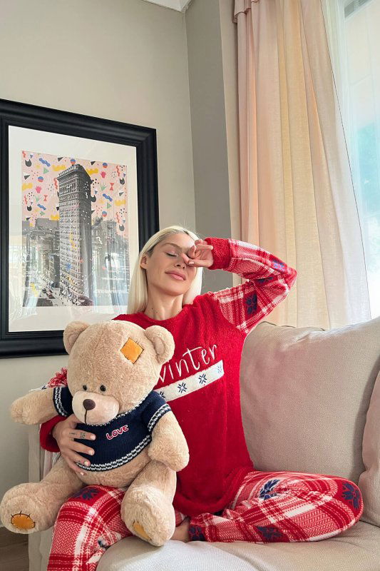 Kırmızı It's Winter Desenli Kadın Peluş Pijama Takımı - Pijamaevi (1)