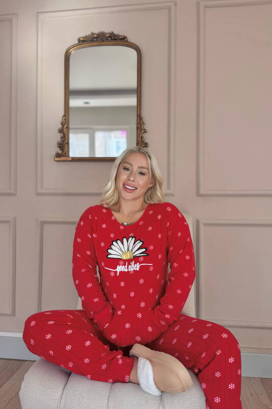 Kırmızı Vibes Desenli Kanguru Cepli Peluş Polar Pijama Takımı - Pijamaevi (2)