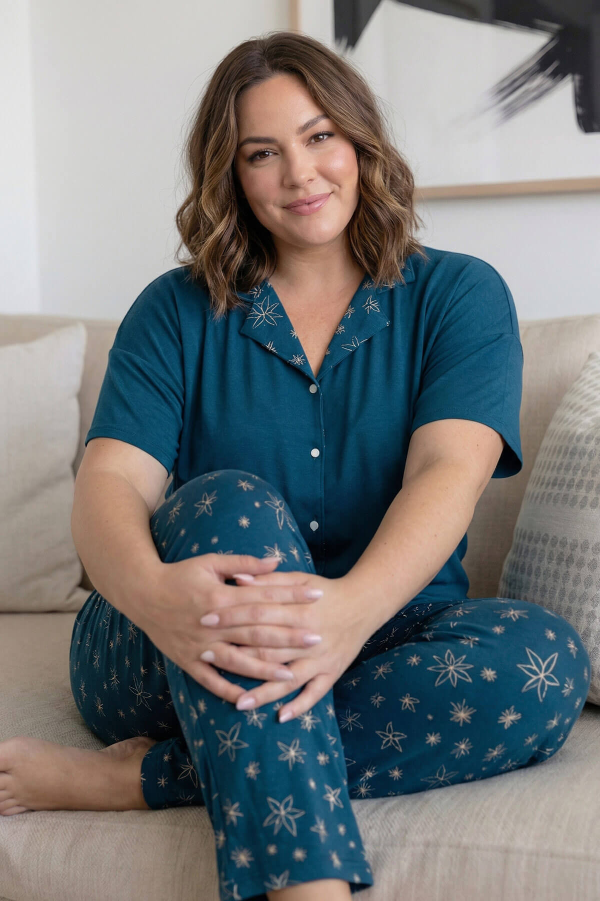 Koyu Lacivert Papatya Desenli Büyük Beden Kısa Kollu Önden Düğmeli Bambu Kadın Pijama Takımı - Pijamaevi