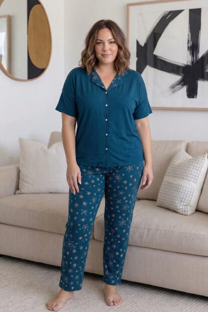 Koyu Lacivert Papatya Desenli Büyük Beden Kısa Kollu Önden Düğmeli Bambu Kadın Pijama Takımı - 5