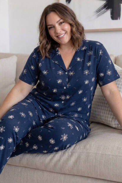 Lacivert Papatya Desenli Büyük Beden Kısa Kollu Önden Düğmeli Bambu Kadın Pijama Takımı 