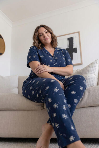 Lacivert Papatya Desenli Büyük Beden Kısa Kollu Önden Düğmeli Bambu Kadın Pijama Takımı - 4