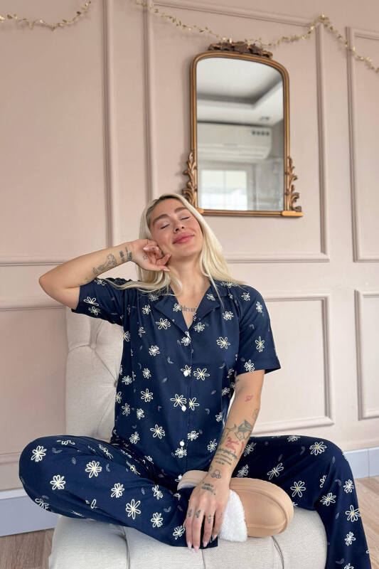 Lacivert Soft Daisy Desenli Bambu Önden Düğmeli Kısa Kol Pijama Takımı - Pijamaevi (3)