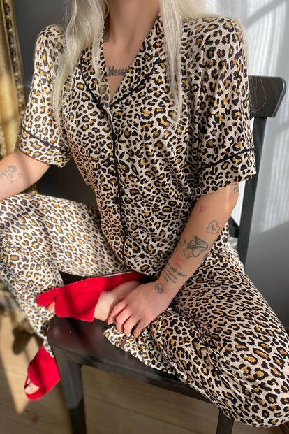 Leopar Desenli Örme Önden Düğmeli Kısa Kol Kadın Pijama Takımı - 3