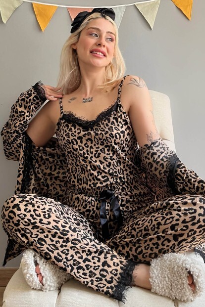 Leopar Desenli Sabahlıklı Pegasus Pijama Takımı - 8