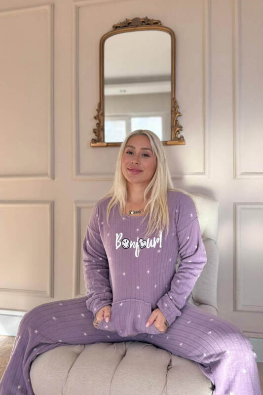 Lila Bonjour Desenli Kanguru Cepli Peluş Polar Pijama Takımı - Pijamaevi (1)