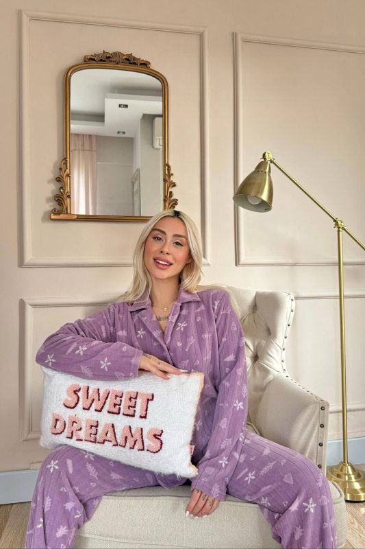 Lila Çam Desenli Önden Düğmeli Peluş Polar Pijama Takımı - Pijamaevi (1)