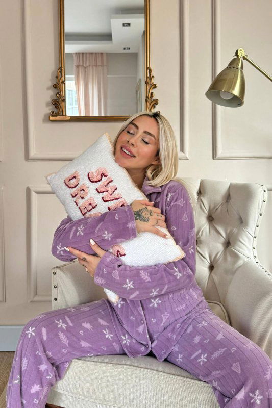 Lila Çam Desenli Önden Düğmeli Peluş Polar Pijama Takımı - Pijamaevi (2)
