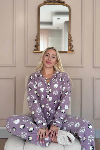 Lila Penguen Desenli Önden Düğmeli Peluş Polar Pijama Takımı - 2