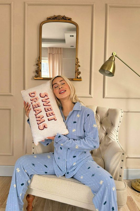Mavi Çam Desenli Önden Düğmeli Peluş Polar Pijama Takımı - Pijamaevi (2)