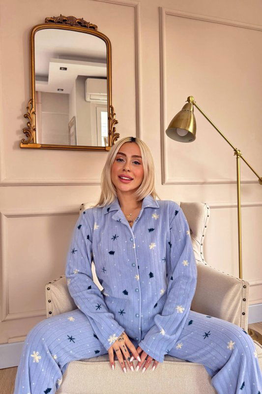 Mavi Çam Desenli Önden Düğmeli Peluş Polar Pijama Takımı - Pijamaevi (3)