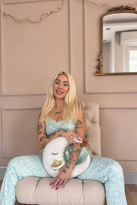 Mavi Çizgi Çiçek Dantelli İp Askılı Örme Kadın Pijama Takımı - Pijamaevi (2)