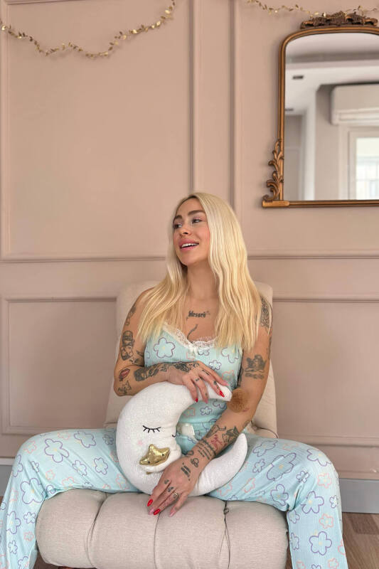 Mavi Çizgi Çiçek Dantelli İp Askılı Örme Kadın Pijama Takımı - Pijamaevi (3)