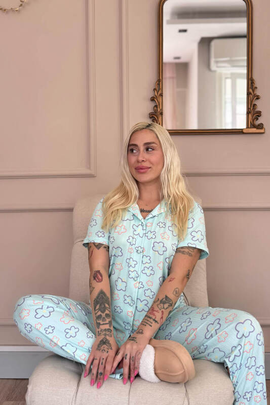 Mavi Çizgi Çiçek Desenli Örme Önden Düğmeli Kısa Kol Kadın Pijama Takımı - Pijamaevi (2)