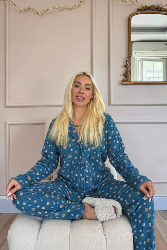 Mavi Cookie Desenli Önden Düğmeli Peluş Polar Pijama Takımı - Pijamaevi (1)