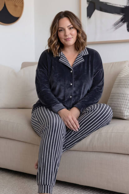 Navy Randig Exclusive Önden Düğmeli Battal Büyük Beden Kadife Kadın Pijama Takımı  - 3