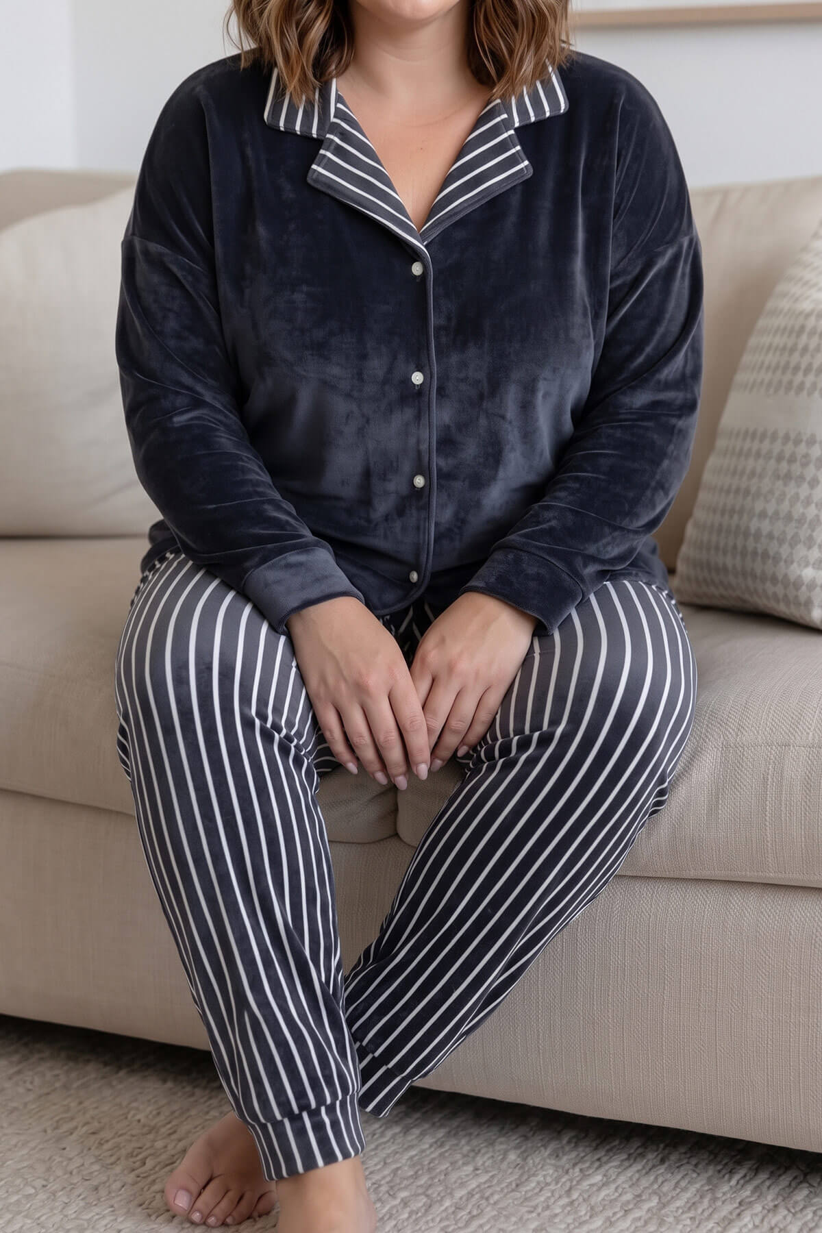 Navy Randig Exclusive Önden Düğmeli Battal Büyük Beden Kadife Kadın Pijama Takımı  - Pijamaevi (3)