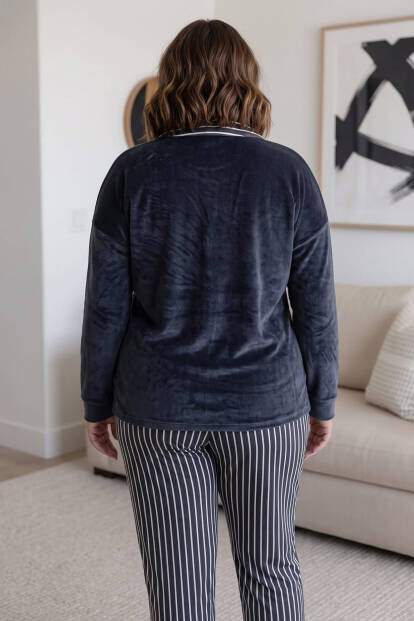 Navy Randig Exclusive Önden Düğmeli Battal Büyük Beden Kadife Kadın Pijama Takımı  - 6