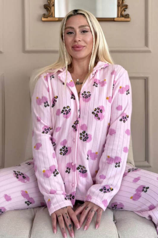 Pati Desenli Önden Düğmeli Peluş Polar Pijama Takımı - Pijamaevi